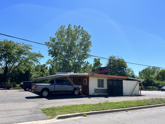 Vinces West Elm Drive-In - July 2022 Photo (newer photo)